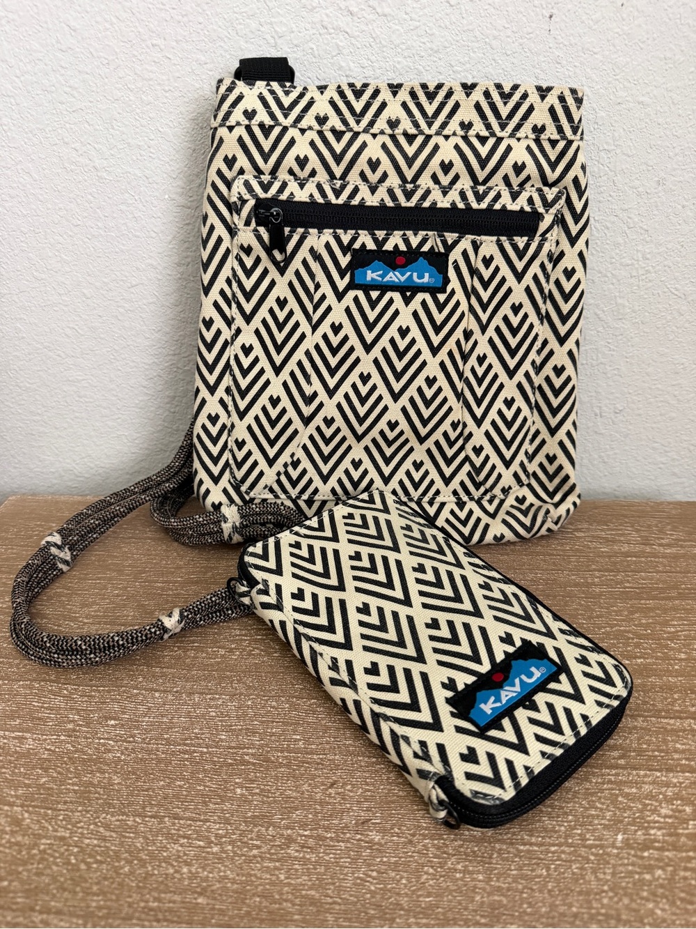KAVU Set Keepalong Sling Canvas Rope Crossbody Bag & Wallet Deco Tiles Print
